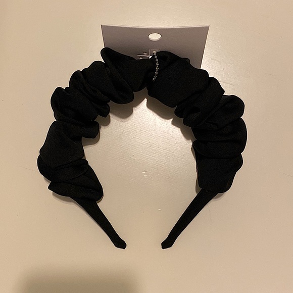 Express Accessories - NWT Ruched black chunky headband